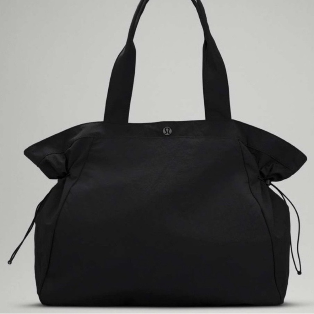 **SOLD!!** LULULEMON SIDE CINCH SHOPPER TOTE 18L